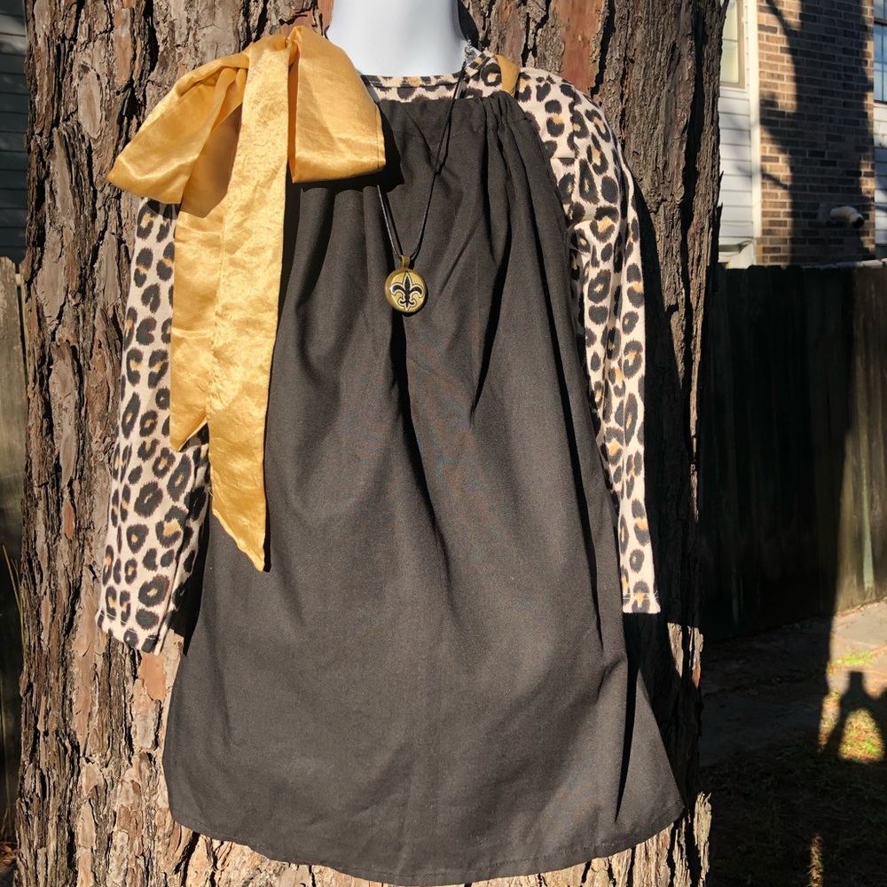 ⚜️ Handmade black dress w/long gold satin bow! ⚜️